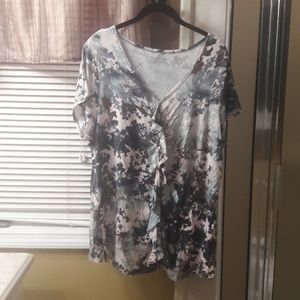 EUC.  Short sleeve T-shirt with a ruffled front